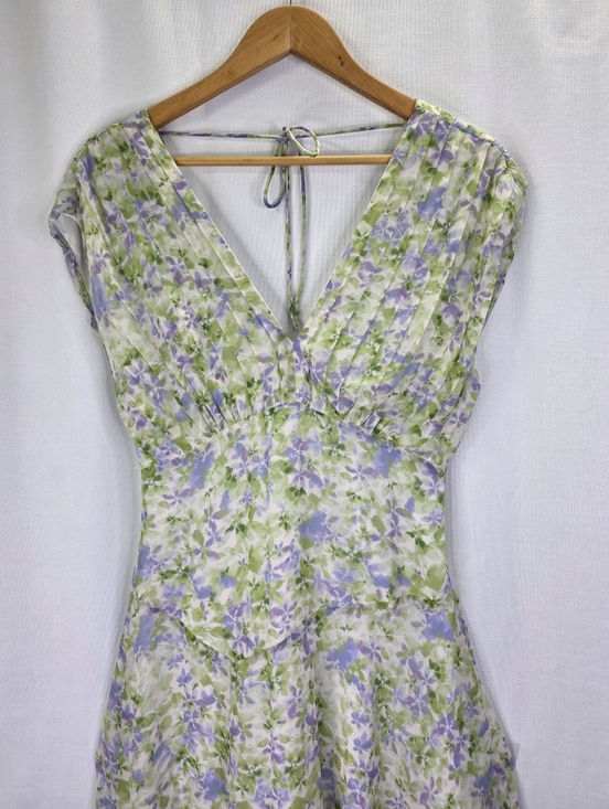 ASTR The Label V-Neck Pleated Floral Midi Wedding Dress Green lavender Size M - Picture 3 of 11